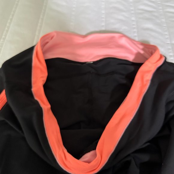 EUC Lululemon Black Leggings with Coral Lining - Picture 3 of 4